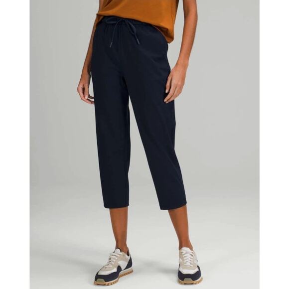 LULULEMON KEEP MOVING HIGH RISE CROP PANT WOMENS SZ 10 NAVY STRETCH COMFORT - Picture 1 of 10